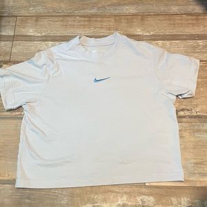 Nike Sportswear Essentials loose fit blue Nike tee